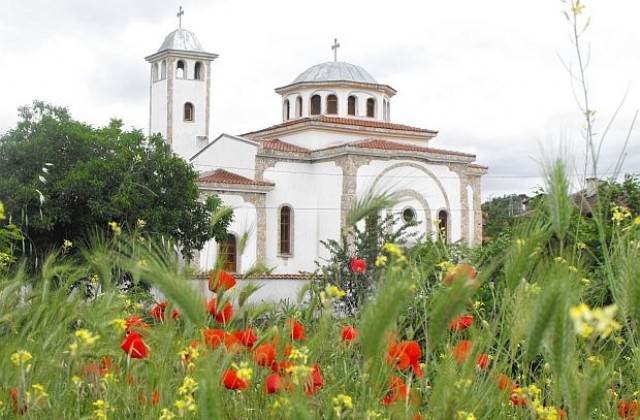 Кулинарна и етнографска изложба, концерт и ретро парад в Струмяни