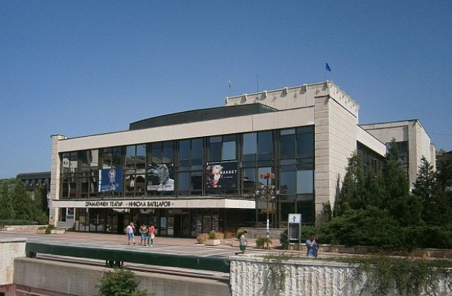 Гледаме “Скъпа, Елена Сергеевна”