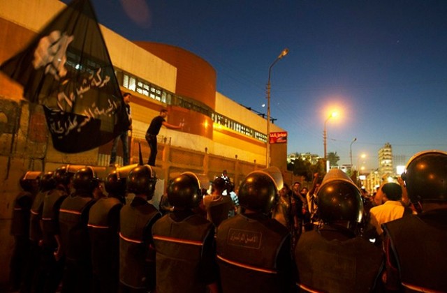 Протести в Кайро с искане за оставката на египетския президент