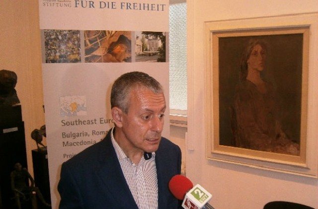 Редно е ГЕРБ и БСП да съставят отговорно правителство според Паси