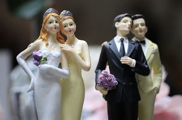 Узакониха еднополовите сватби във Франция