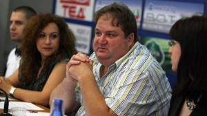 Политическото предизборно говорене обиди към опонента или безкрайно общо говорене