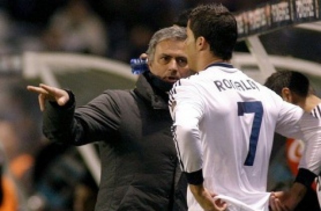 Моуриньо влиза във война с Ман Юнайтед, иска Роналдо в Челси