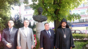 Посланикът на Армения и кметът на Шумен поднесоха венци на