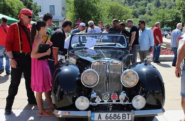 Ягуар спечели  купа за най-атрактивен ретро автомобил