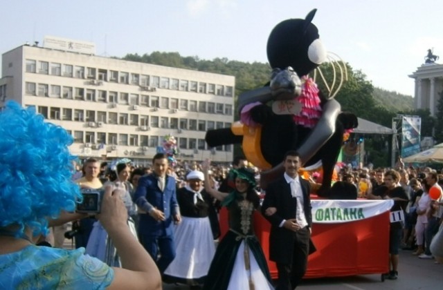 Габровският карнавал привлича все повече активни участници