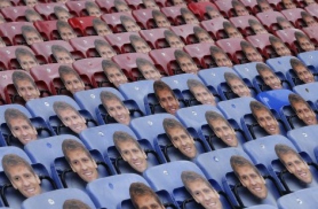 СНИМКИ: Невероятен жест към Стенли от феновете на Астън Вила