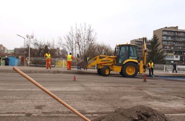 Седмина кърпят дупките в Разград