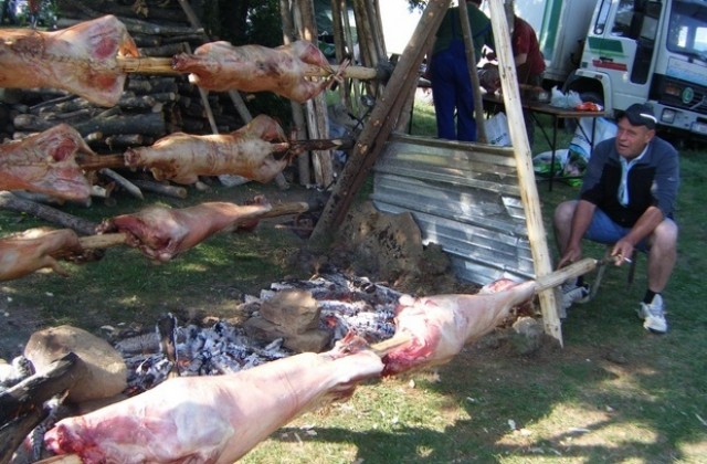 Стягат втори национален събор на овцевъдите край Петропавловския манастир