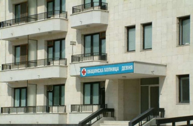 Болницата в Девня остана без асансьори