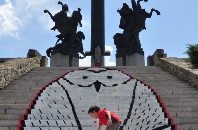 Кметът за графитите край Асеневци: Приветствам проявите на модерно изкуство, но не за сметка на достойнството на паметниците ни