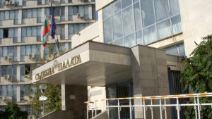 Оставиха в ареста обвиняем за измама на турски гражданин