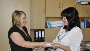 Британци дариха 5000 лева на МОБАЛ Др Стефан Черкезов