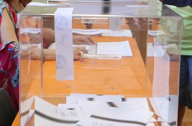 Избирателни списъци открити в дома на председател на изборна секция