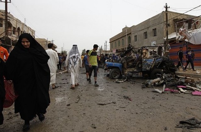 Атентати в две джамии в Ирак, има десетки жертви