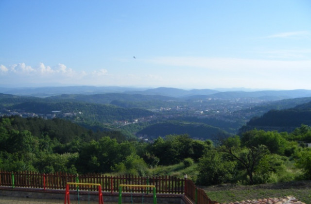 Топло, с превалявания на места