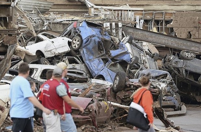 Мощно торнадо взе 24 жертви в Оклахома