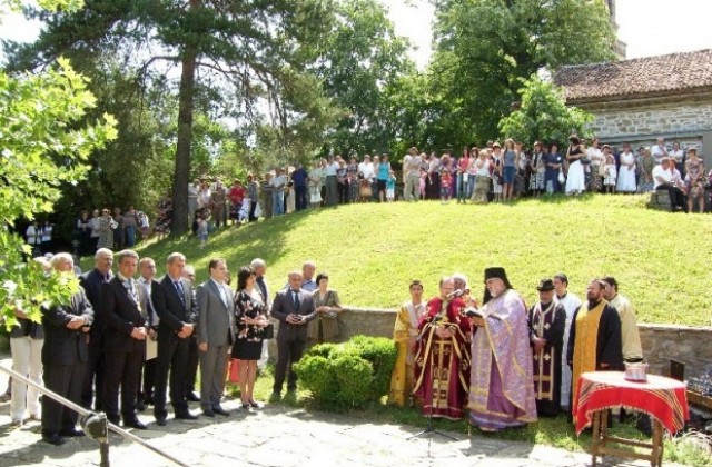 Елена празнува