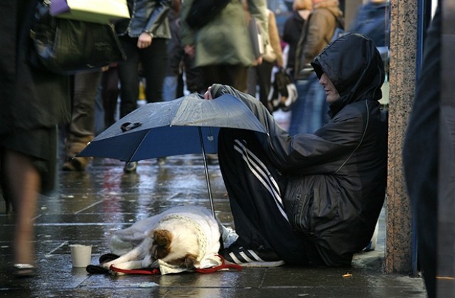 Свещеници нощуваха по улиците на Осло заедно с просяците