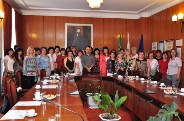 Община Враца връчи грамоти на базови учители