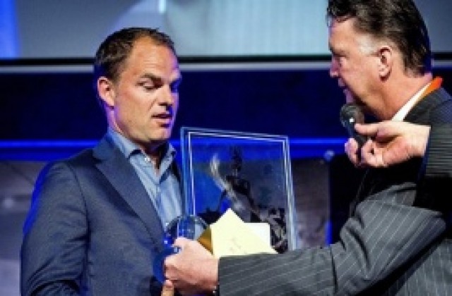 Франк де Бур подписа с Аякс за още 4 години