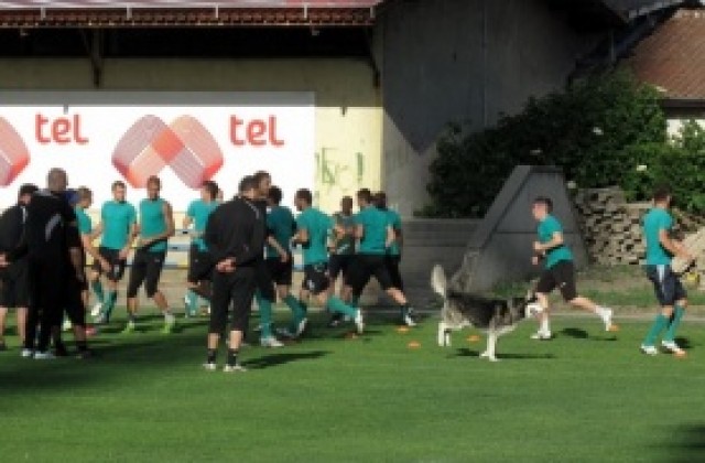 СНИМКИ: Черно море тренира на Герена, в заниманието се включи и Хектор