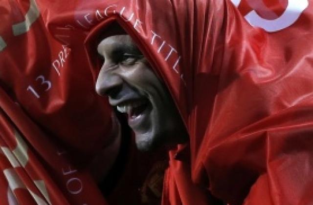 Рио Фърдинанд все по-близо до нов договор с Юнайтед