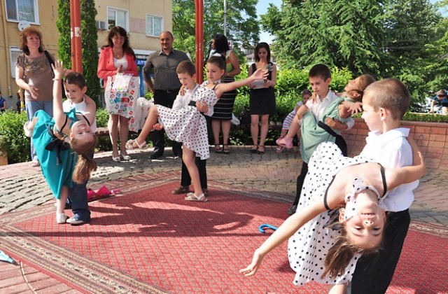 Празник от децата за децата на Враца