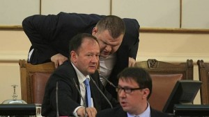 Квесторите в НС търсиха премиера Райков се яви за изслушване