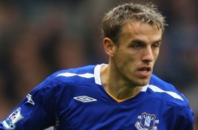 Невил се натиска за мениджърския пост в Евертън