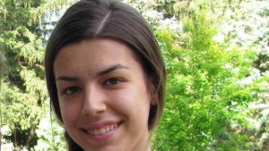 Александра Шишкова от Езикова гимназия с наградата 24 май