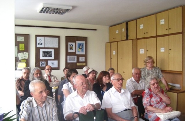 Без дарителите пилеем историческата си памет