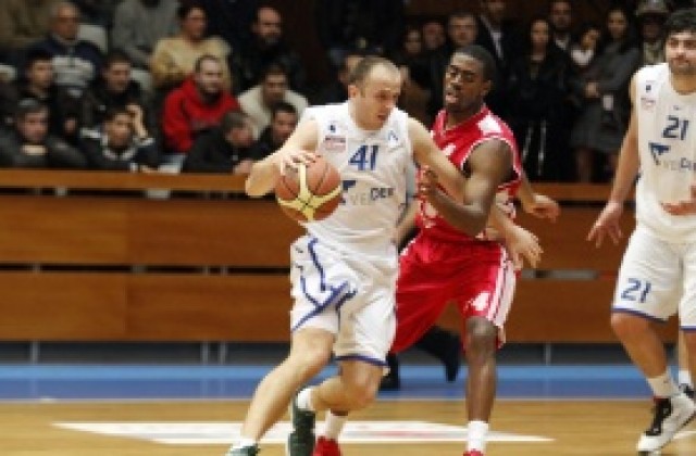 Левски започна да кове пътя към златото, търпеливо хвърли Лукойл в капана