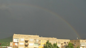 Остава ветровито предупреждават за валежи