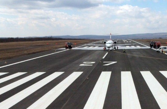 Самолет излезе от пистата на Летище Варна