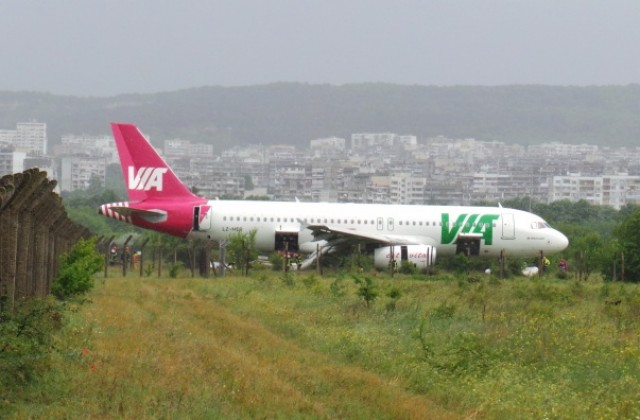 ВИДЕО: Самолет излезе от пистата на Летище Варна, има пострадали