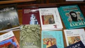 Библиотеката получи дарение от книги