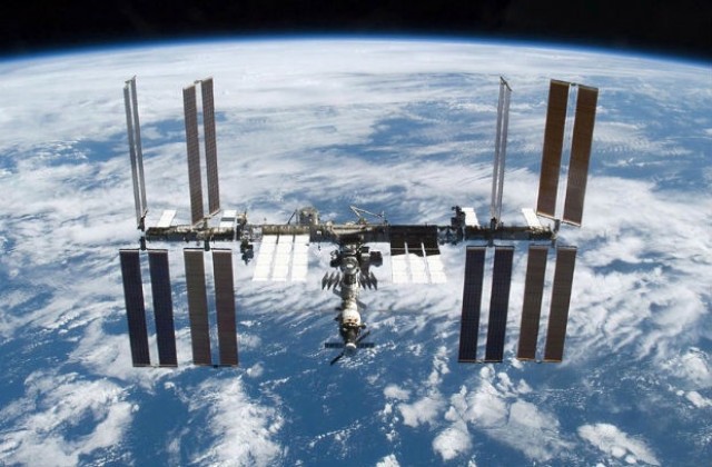 Съветски космически боклук удари еквадорски спътник