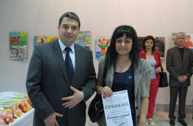 Кметът на Г. Оряховица отличи учителите със значим принос в образованието