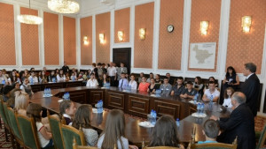 38 ученици с награди по случай 24 май