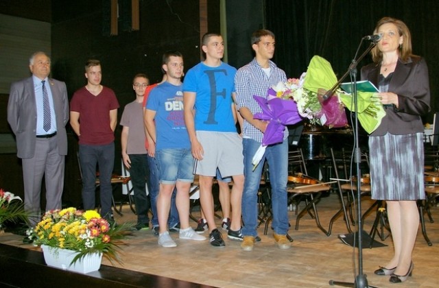 Лидия Димитрова е носител на наградата „Аргира Жечкова” за 2013 г.