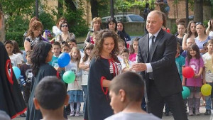Гимназията в Симитли на 100 години