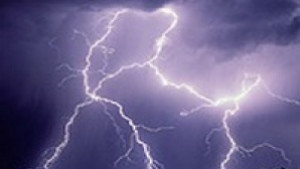 Мълния предизвика пожар и причини сериозни щети