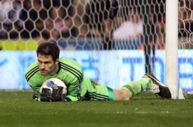 Вратарят на Стоук иска в Ливърпул, заподозряха в родината му