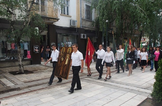 Пет отличия и старт на Фестивала „Дунавски вълни“ в Деня на просветата   във Видин
