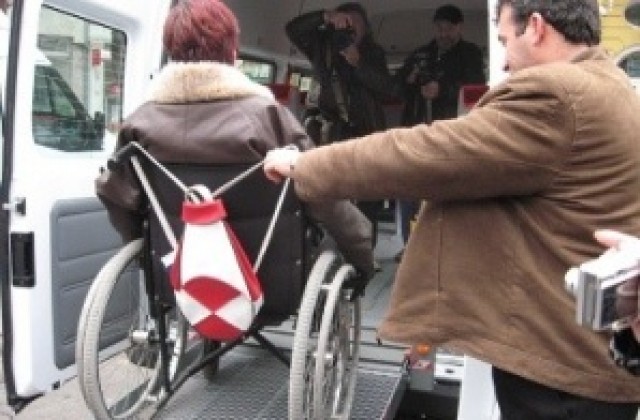 Общината осигурява транспорт за хора с увреждания на местния референдум