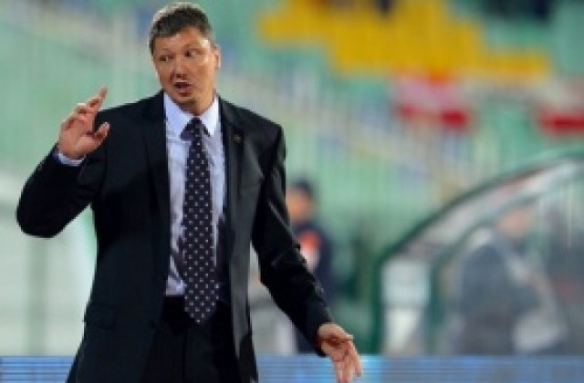 Любо Пенев дава пресконференция в неделя