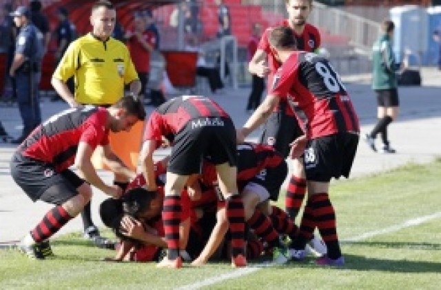 СНИМКИ: Локо София удари ЦСКА за спасението си