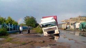 ТИР пропадна в дупка на бул Тутракан