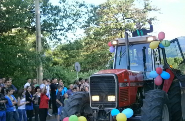 Випуск 2013 на ПГ по дървообработване и горско стопанство , ПГ по туризъм, Спортно училище Васил Левски и ПГТ Джон Атанасов